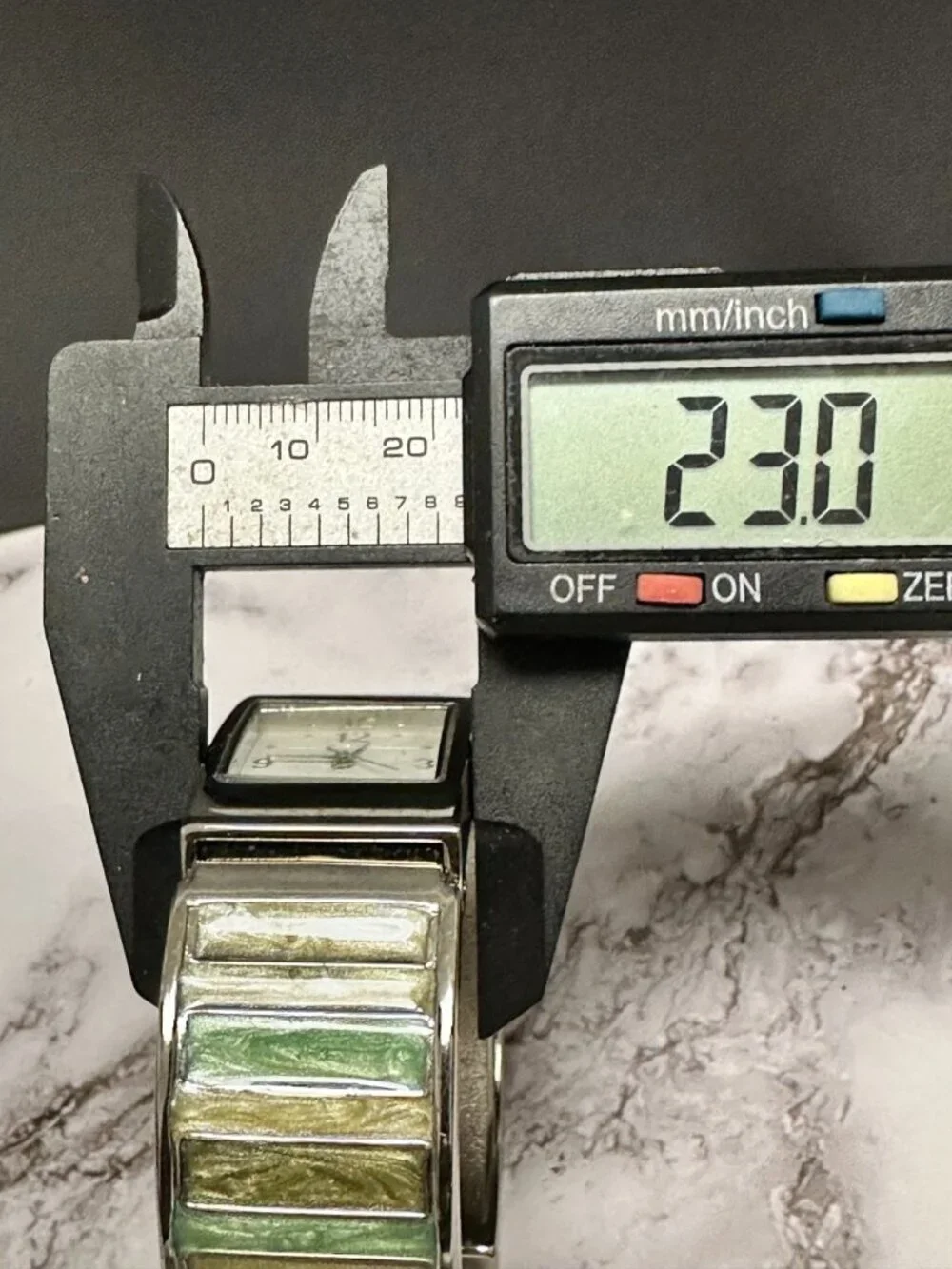 Unbranded this watch
